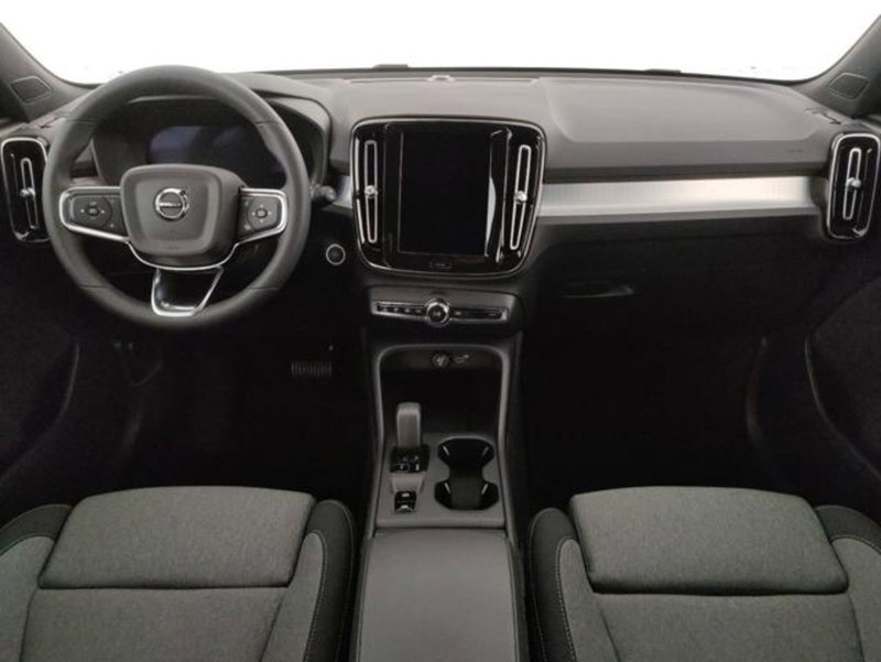 Volvo XC40 nuova a Modena (7)