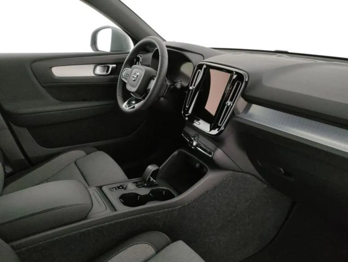Volvo XC40 nuova a Modena (8)