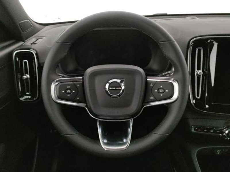 Volvo XC40 nuova a Modena (9)