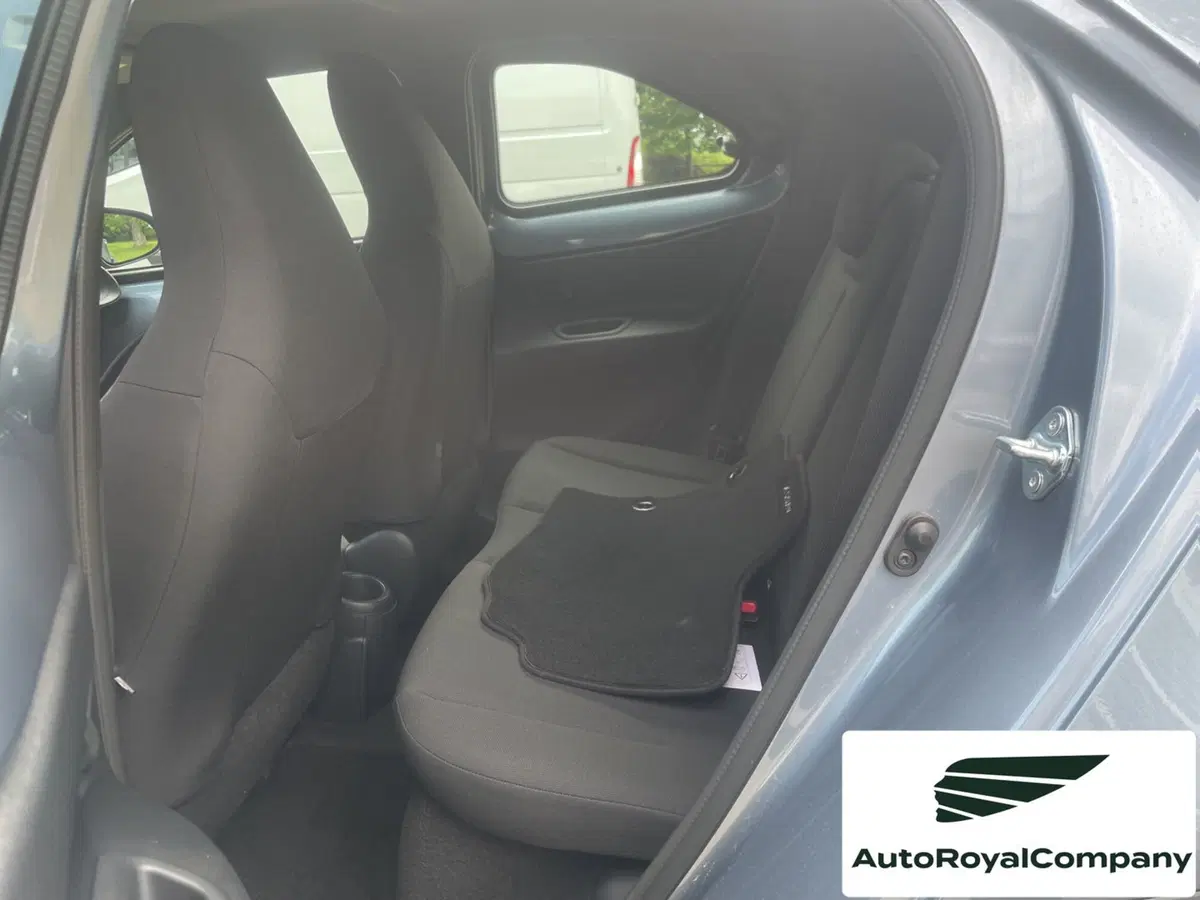 Toyota Aygo X nuova a Roma (10)