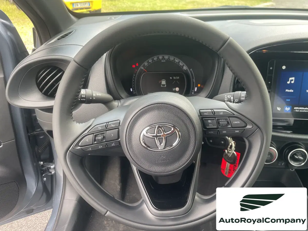 Toyota Aygo X nuova a Roma (12)