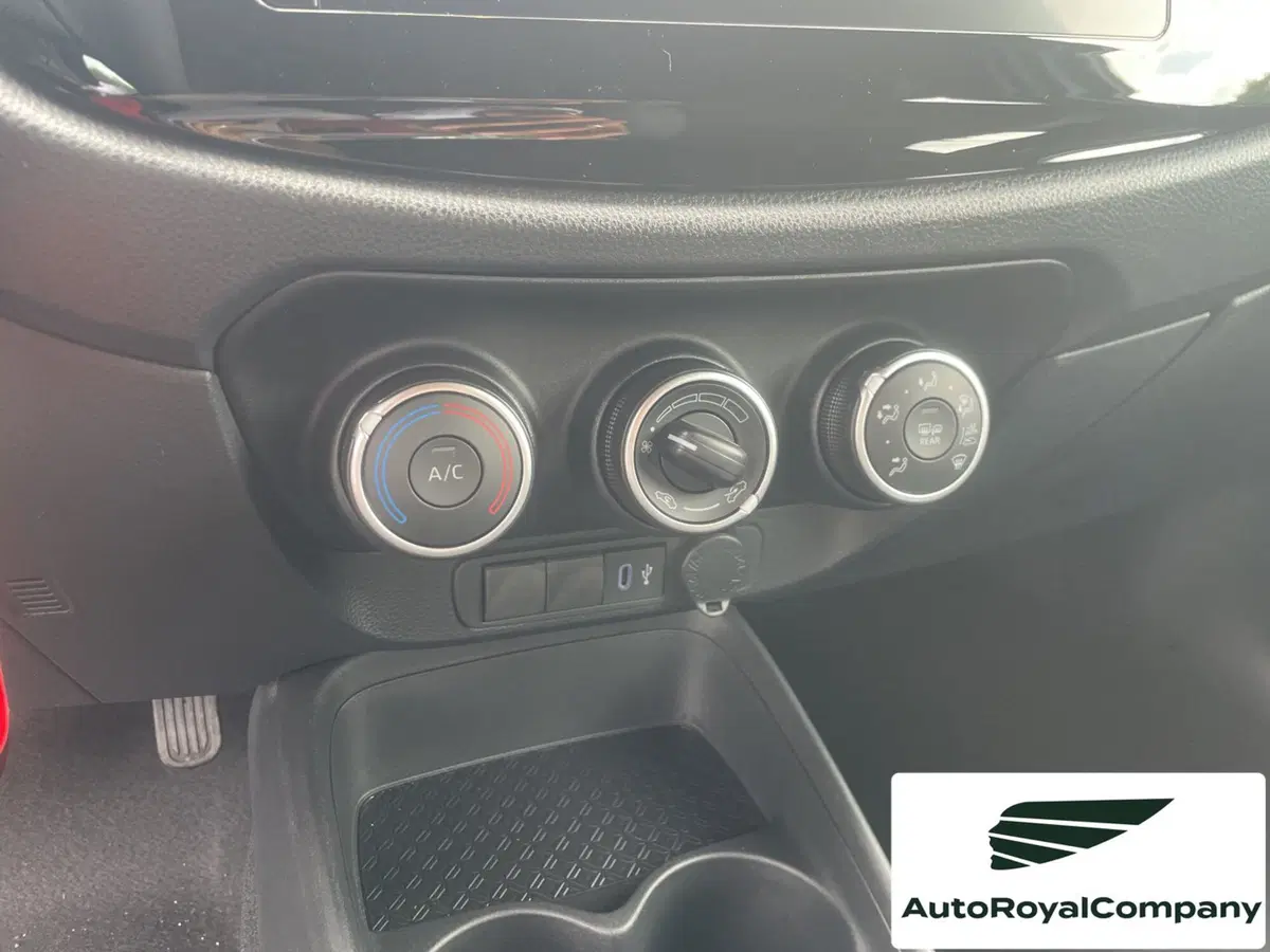 Toyota Aygo X nuova a Roma (16)