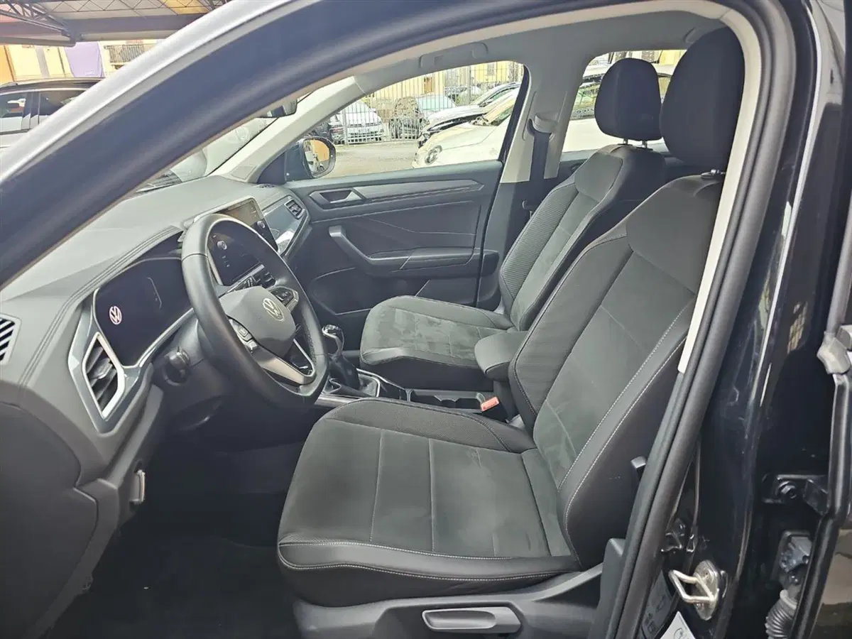 Volkswagen T-Roc usata a Lecco (11)