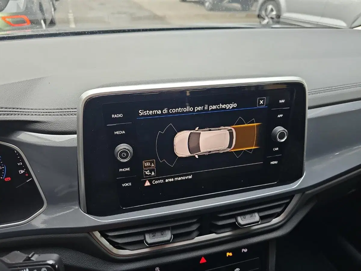 Volkswagen T-Roc usata a Lecco (14)