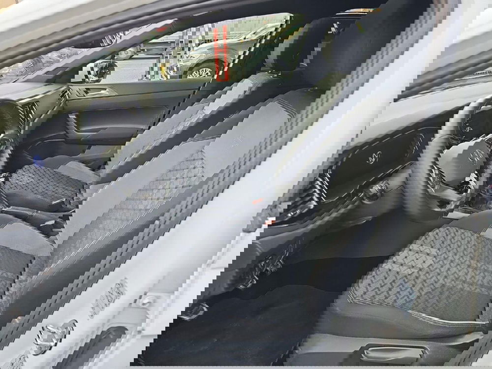 Volkswagen Taigo usata a Lecco (11)