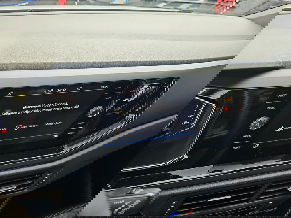 Volkswagen Taigo usata a Lecco (14)