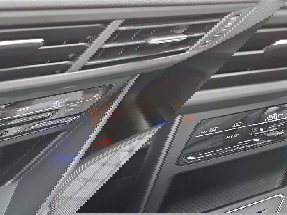 Volkswagen Taigo usata a Lecco (15)