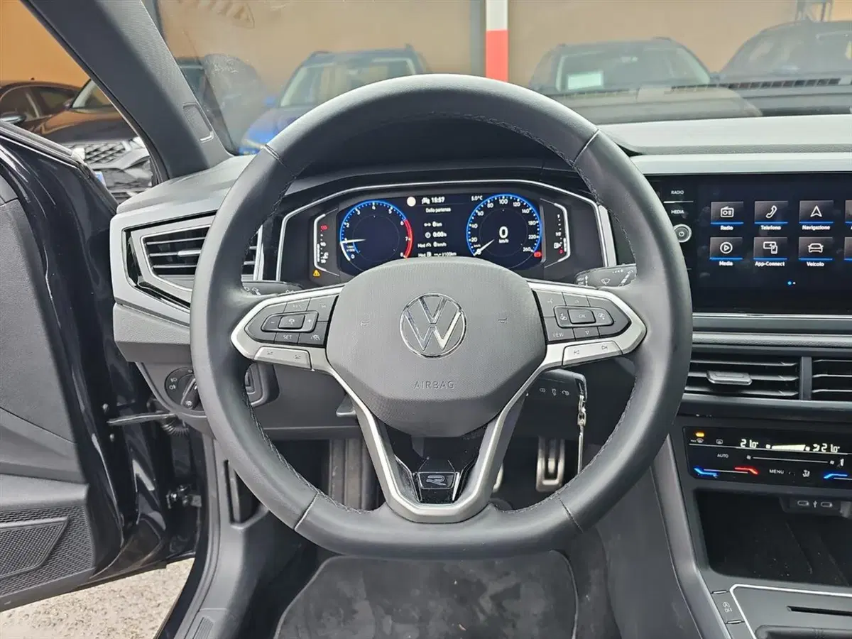 Volkswagen Taigo usata a Lecco (10)