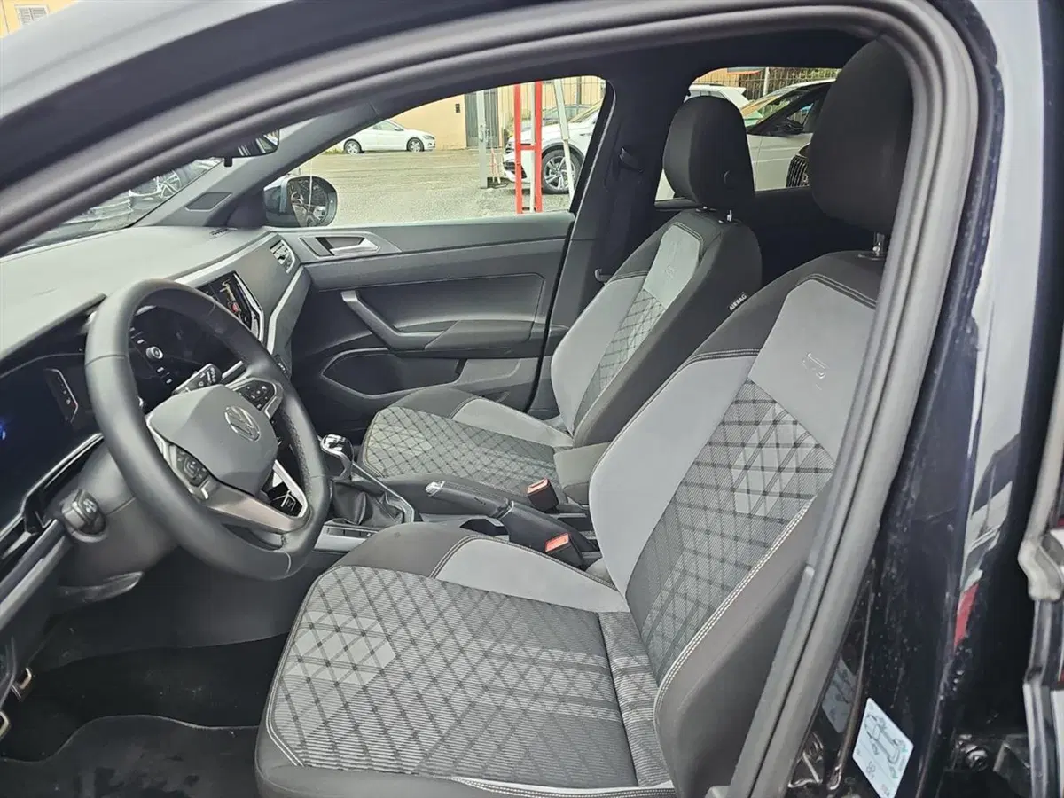 Volkswagen Taigo usata a Lecco (11)