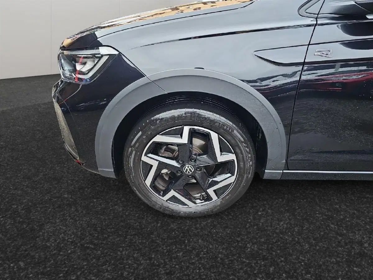 Volkswagen Taigo usata a Lecco (17)