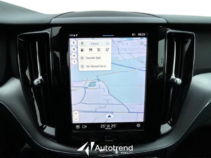 Volvo XC60 usata a Bari (15)