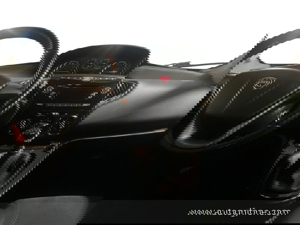 Lancia Ypsilon usata a Modena (11)