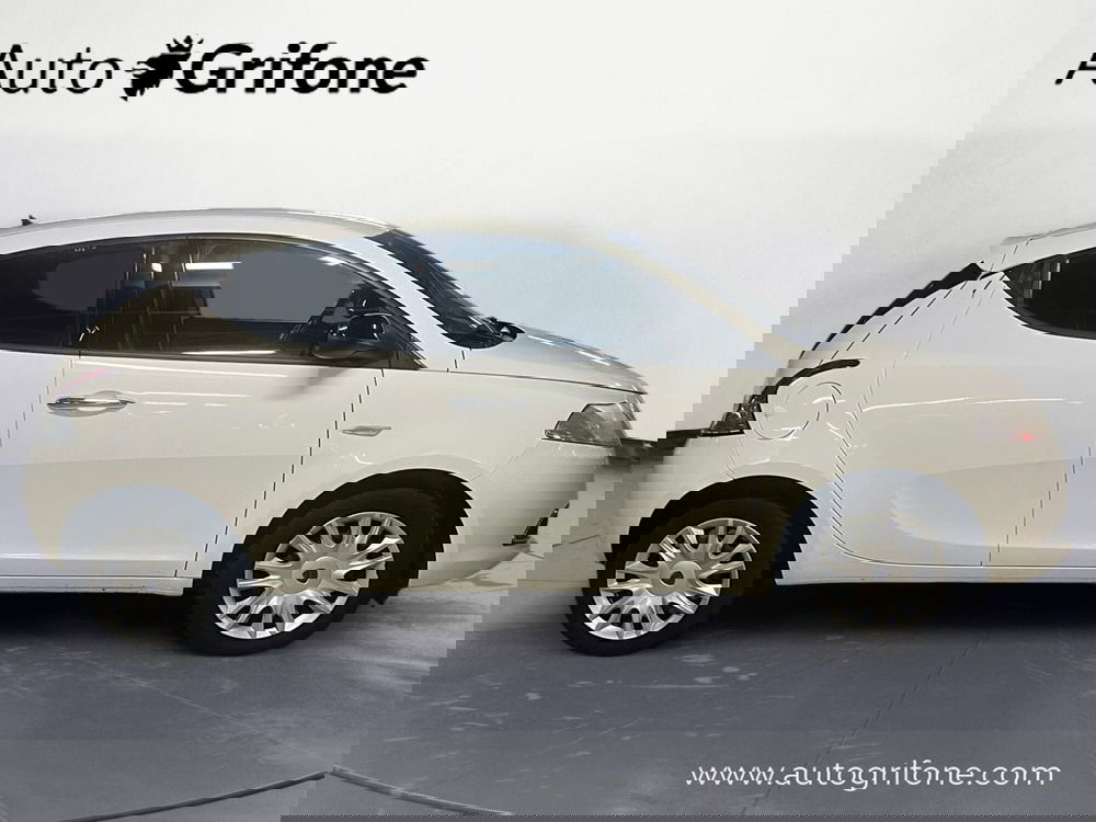 Lancia Ypsilon usata a Modena (6)