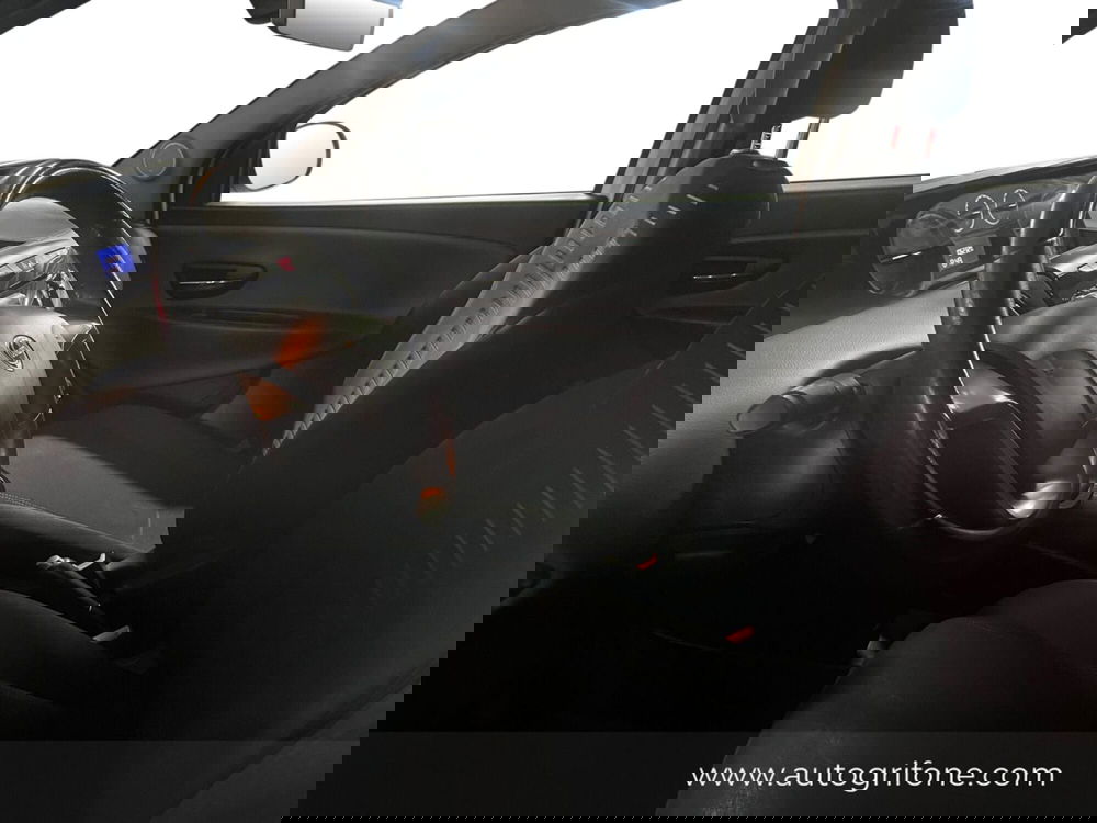 Lancia Ypsilon usata a Modena (9)