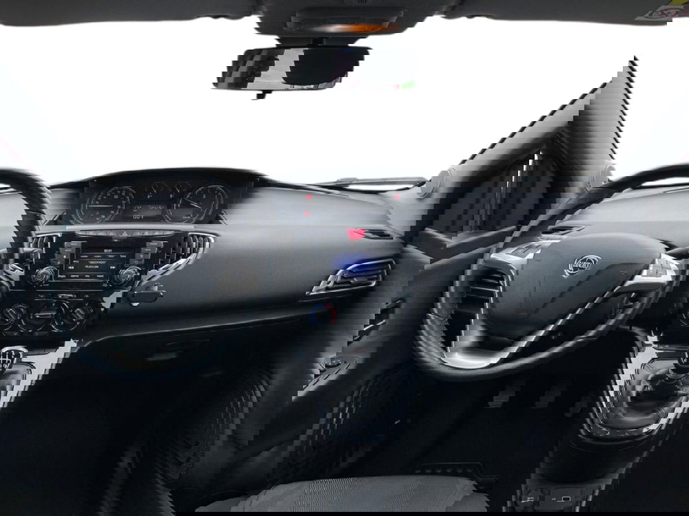 Lancia Ypsilon usata a Torino (10)