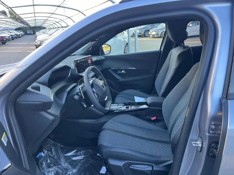Peugeot 2008 nuova a Milano (13)