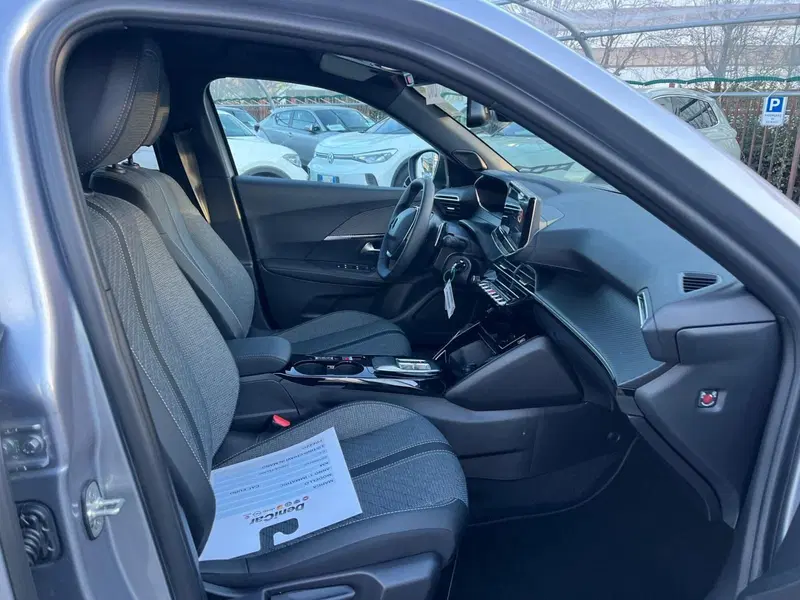 Peugeot 2008 nuova a Milano (14)