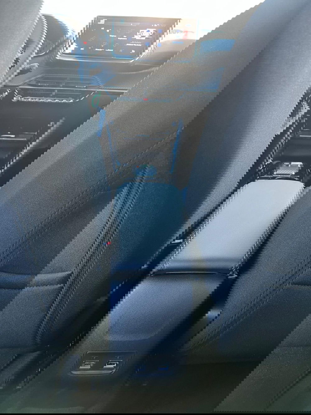 Peugeot 2008 nuova a Milano (20)