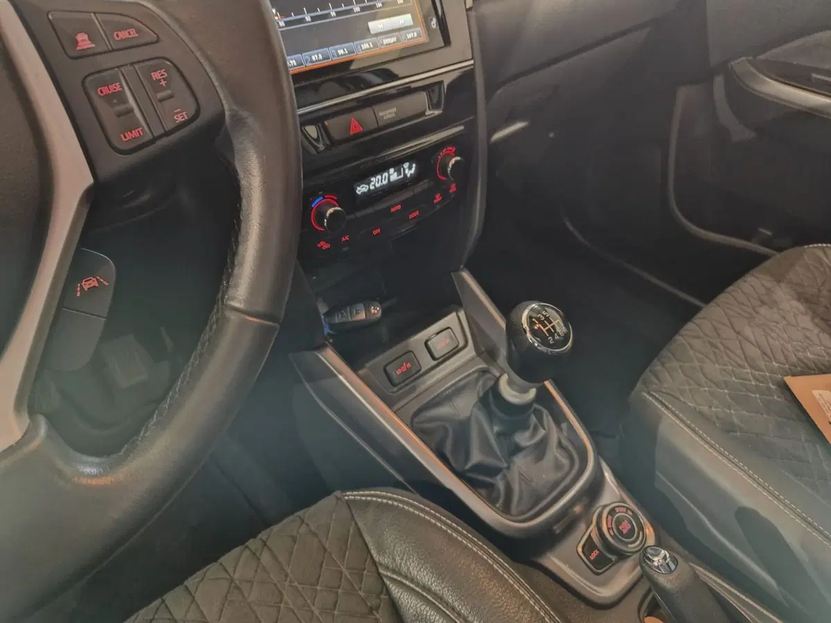 Suzuki Vitara usata a Milano (17)