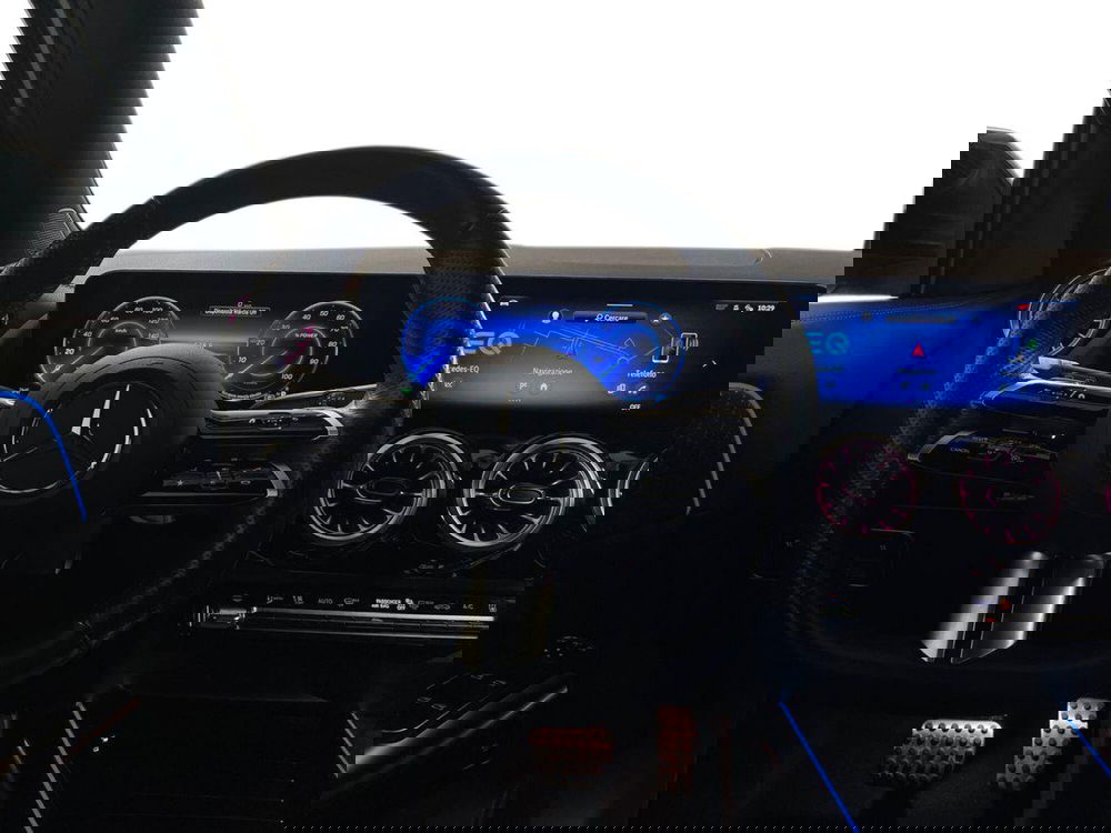 Mercedes-Benz EQA usata a Milano (11)