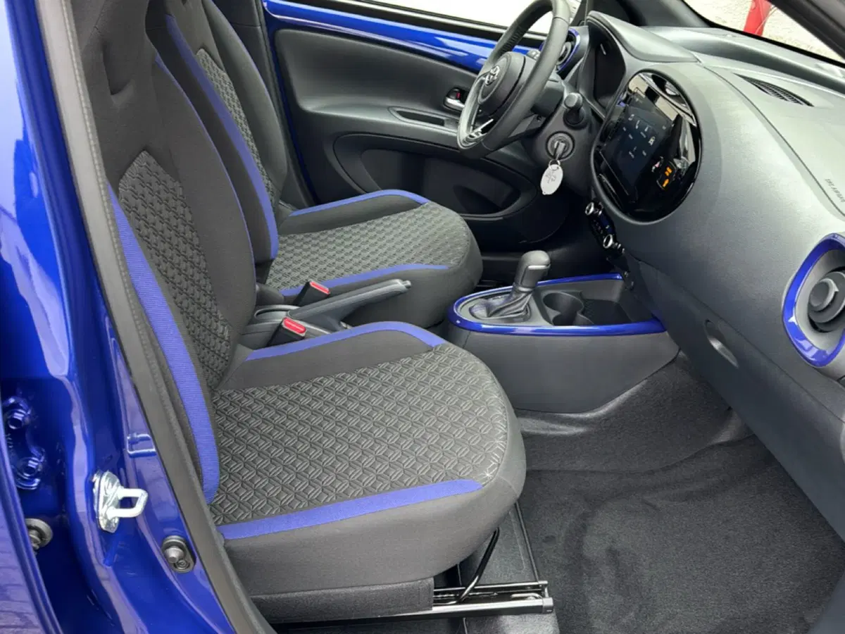 Toyota Aygo X nuova a Ferrara (11)