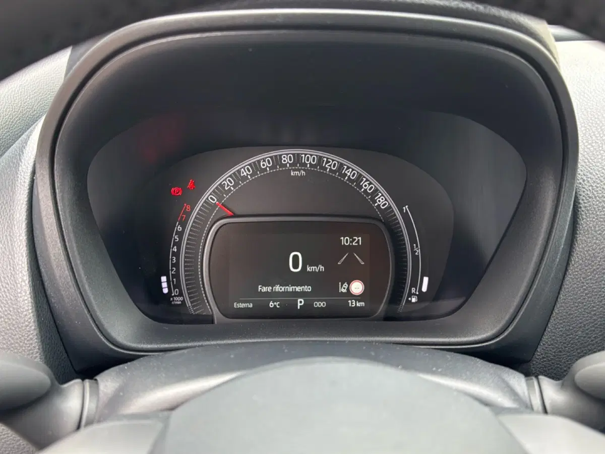 Toyota Aygo X nuova a Ferrara (16)