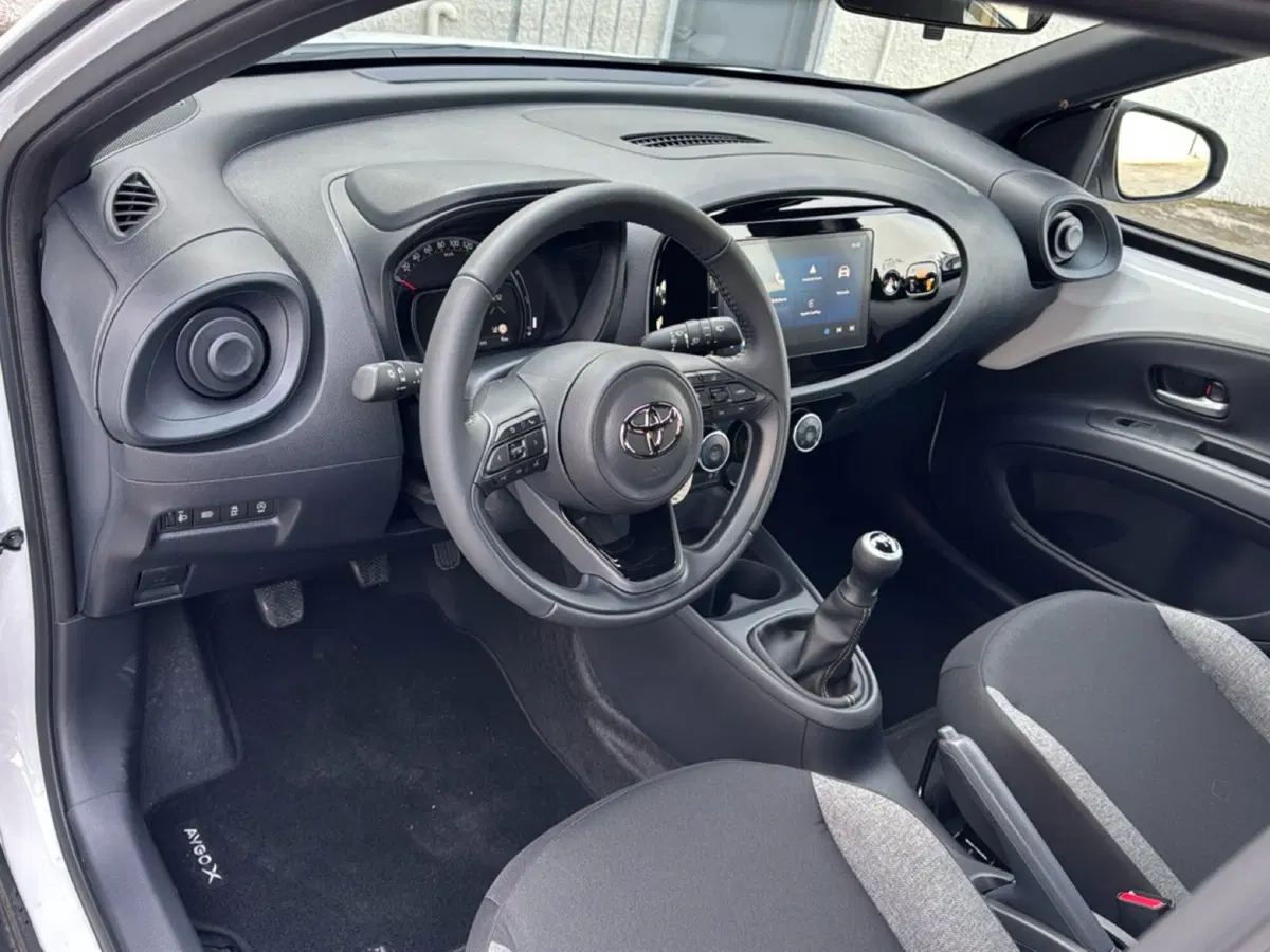 Toyota Aygo X nuova a Ferrara (11)