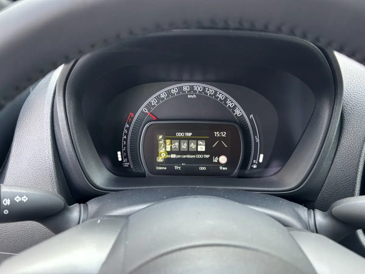 Toyota Aygo X nuova a Ferrara (13)