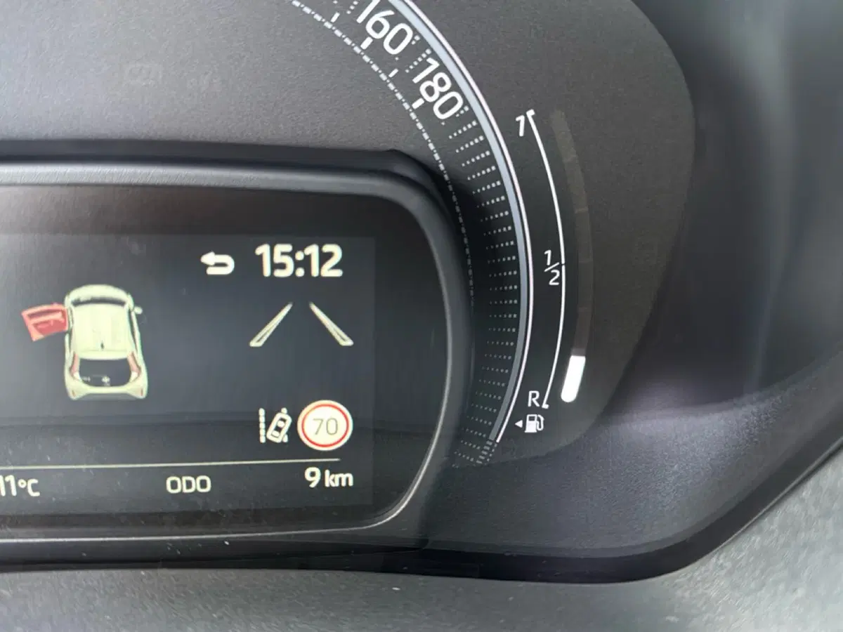 Toyota Aygo X nuova a Ferrara (14)