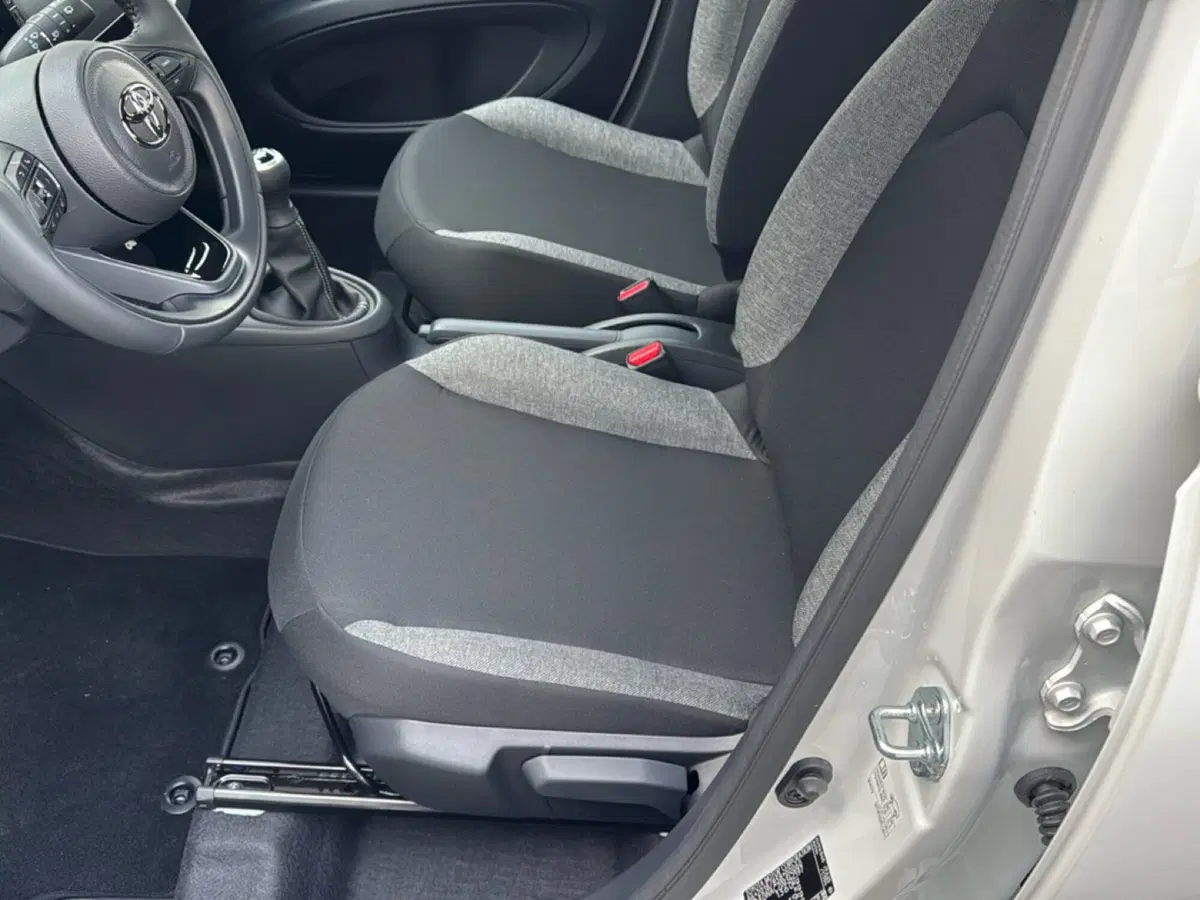 Toyota Aygo X nuova a Ferrara (9)