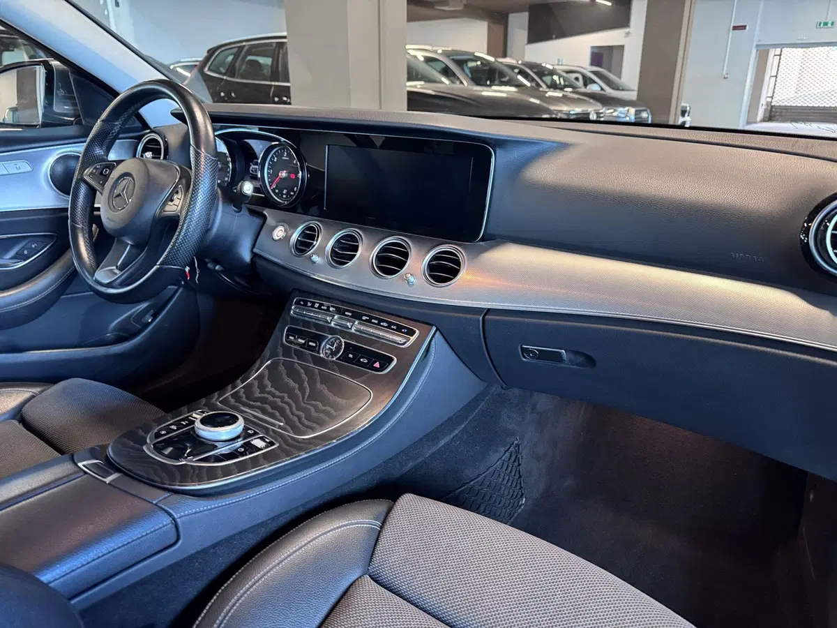 Mercedes-Benz Classe E usata a Messina (9)