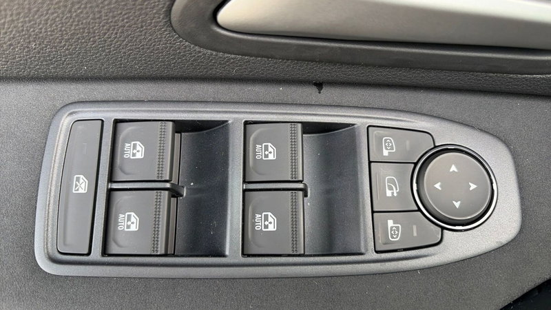 Dacia Bigster nuova a Treviso (18)