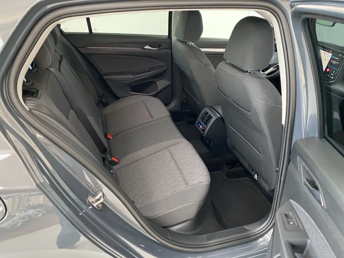 Volkswagen Golf nuova a Lodi (7)