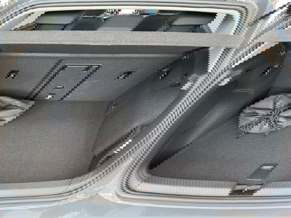 Volkswagen Golf nuova a Lodi (9)