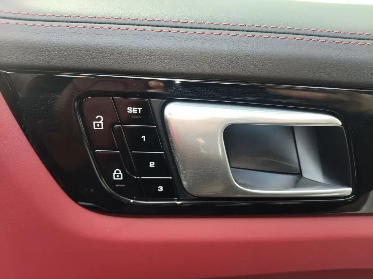 Porsche Cayenne usata a Modena (16)