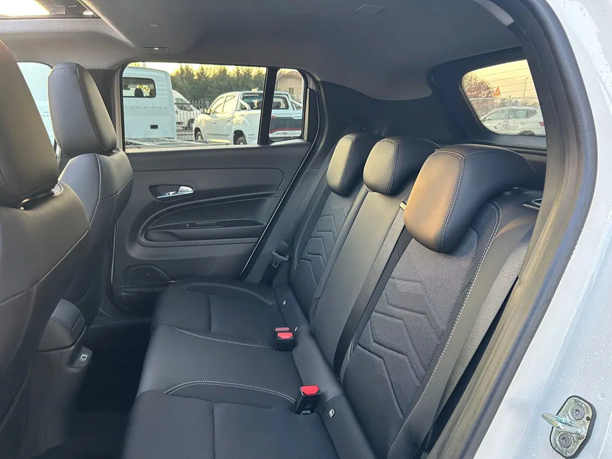 Jeep Avenger nuova a Torino (15)