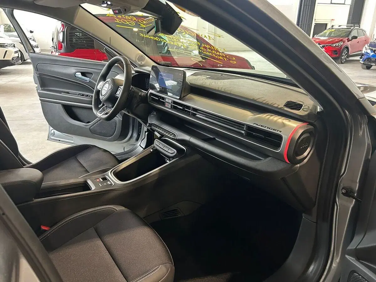 Jeep Avenger nuova a Torino (13)