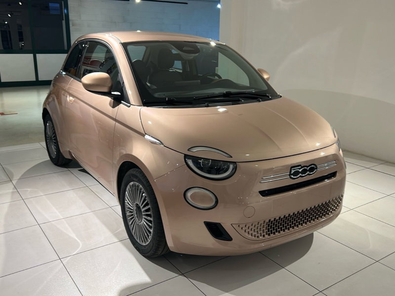 Fiat 500 nuova a Bergamo (3)