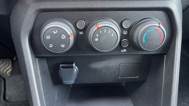 Dacia Jogger usata a Padova (13)