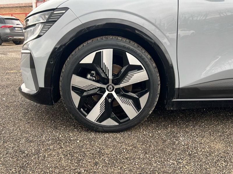 Renault Megane E-Tech Electric usata a Roma (9)