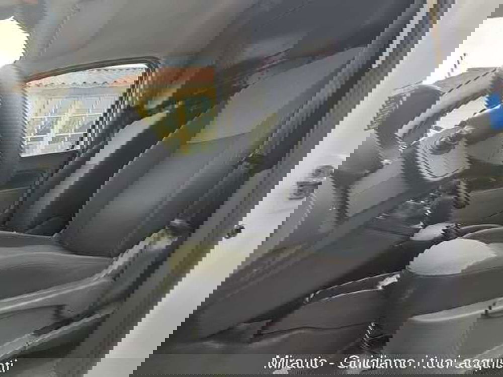 Nissan NV250 usata a Roma (10)