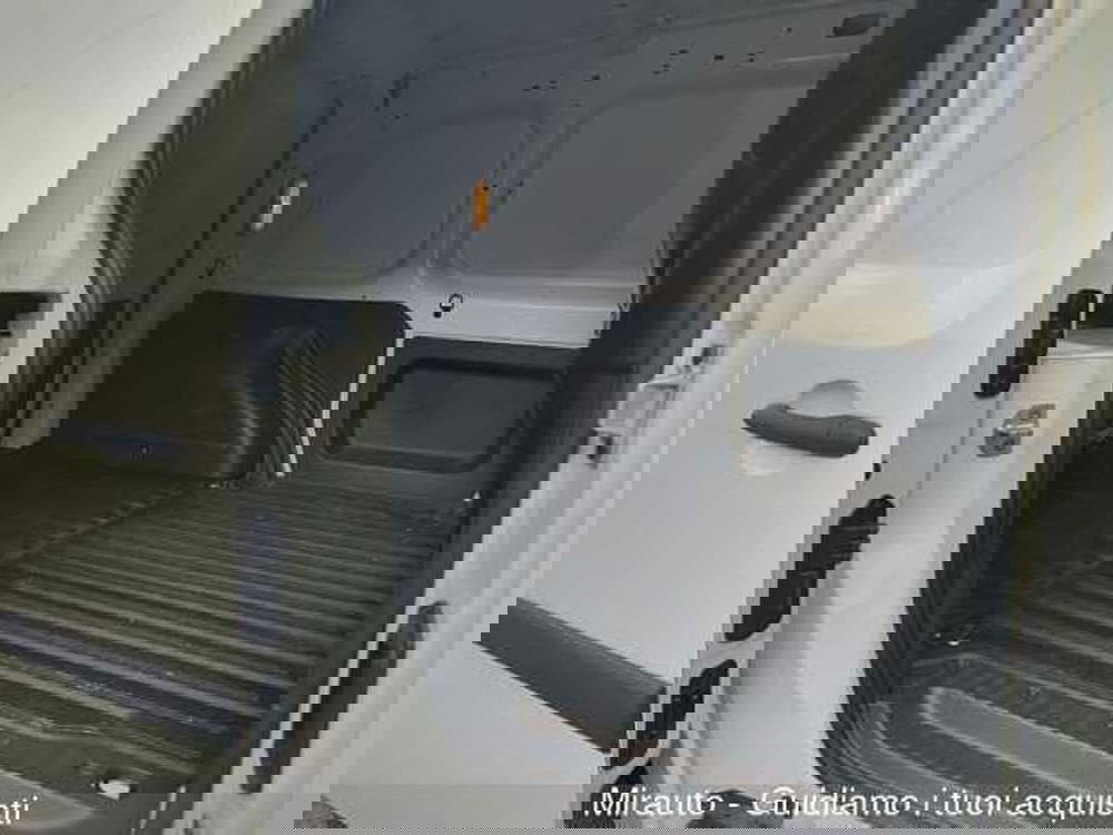 Nissan NV250 usata a Roma (12)