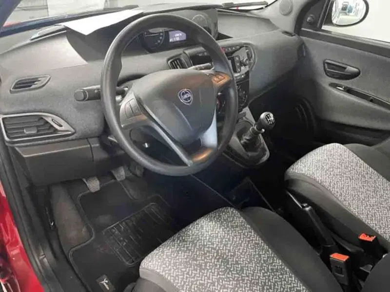 Lancia Ypsilon usata a Torino (4)