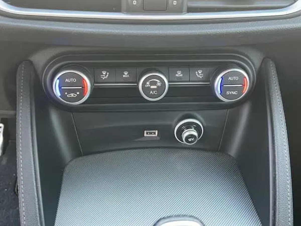 Alfa Romeo Stelvio usata a Ravenna (14)
