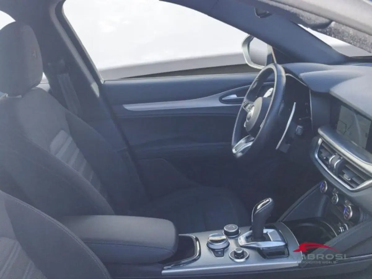 Alfa Romeo Stelvio usata a Perugia (12)