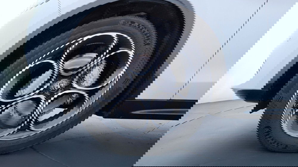 Alfa Romeo Stelvio usata a Perugia (9)