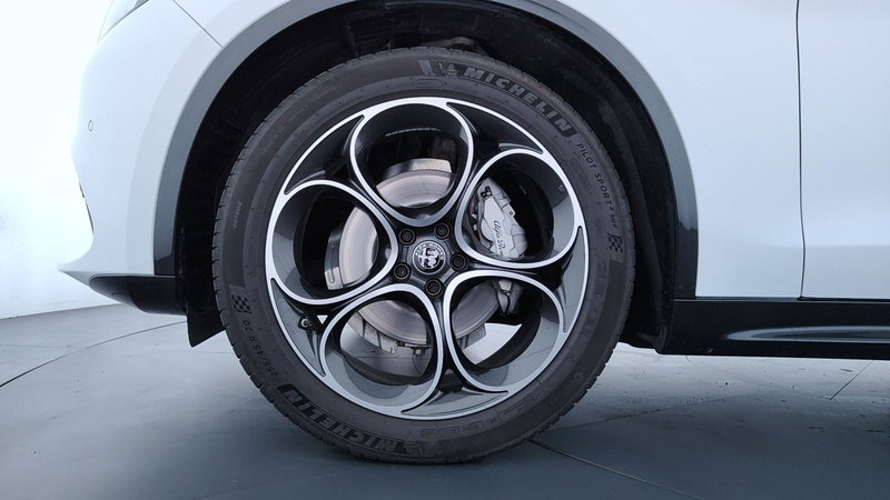 Alfa Romeo Stelvio usata a Perugia (9)