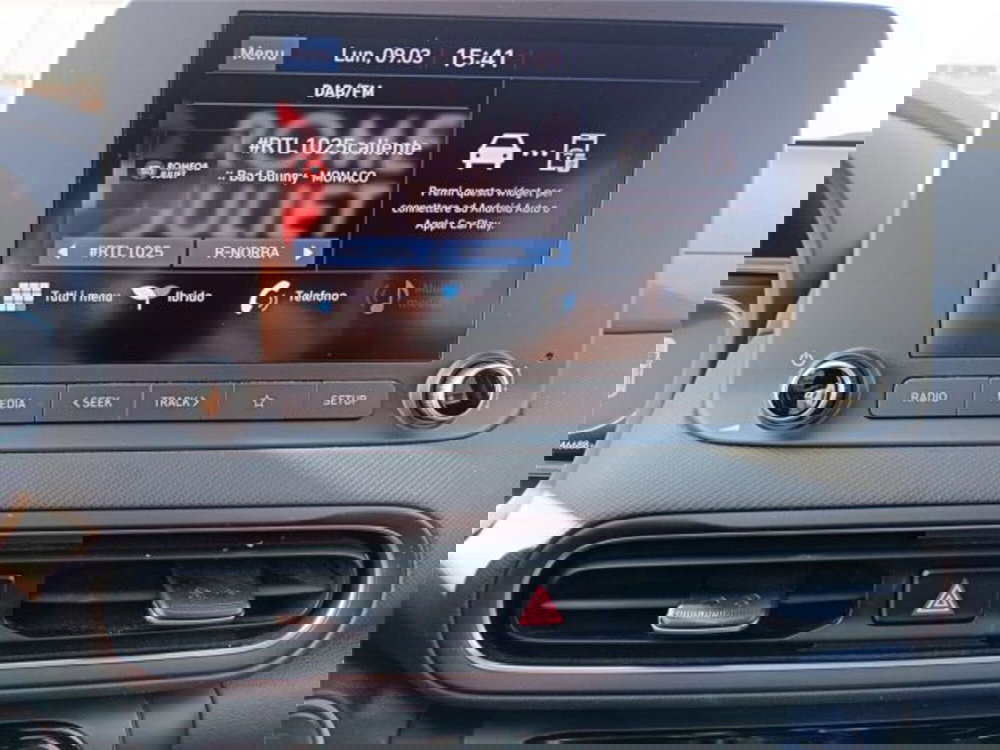 Hyundai Kona usata a Bari (17)