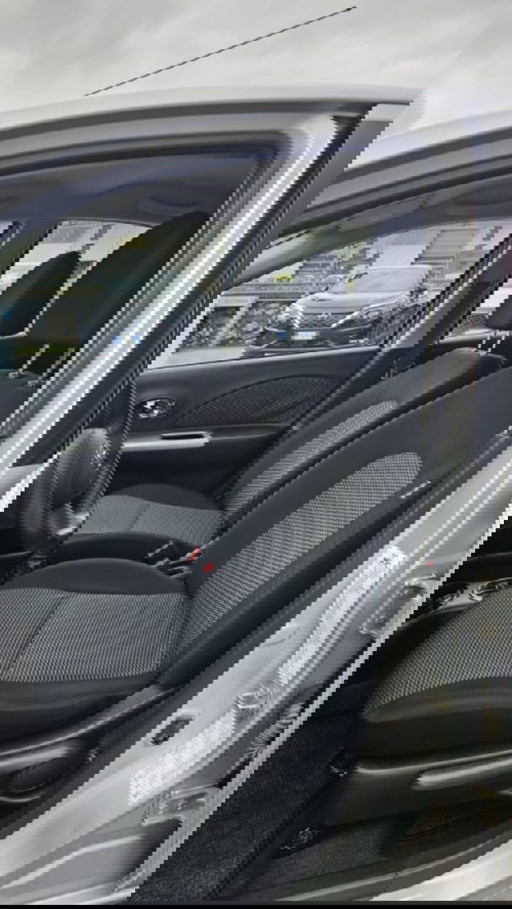 Nissan Micra usata a Lucca (12)