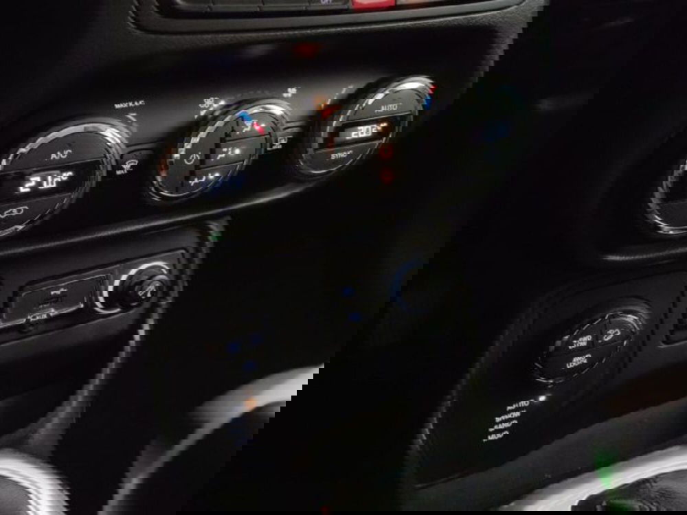 Jeep Renegade usata a Modena (17)